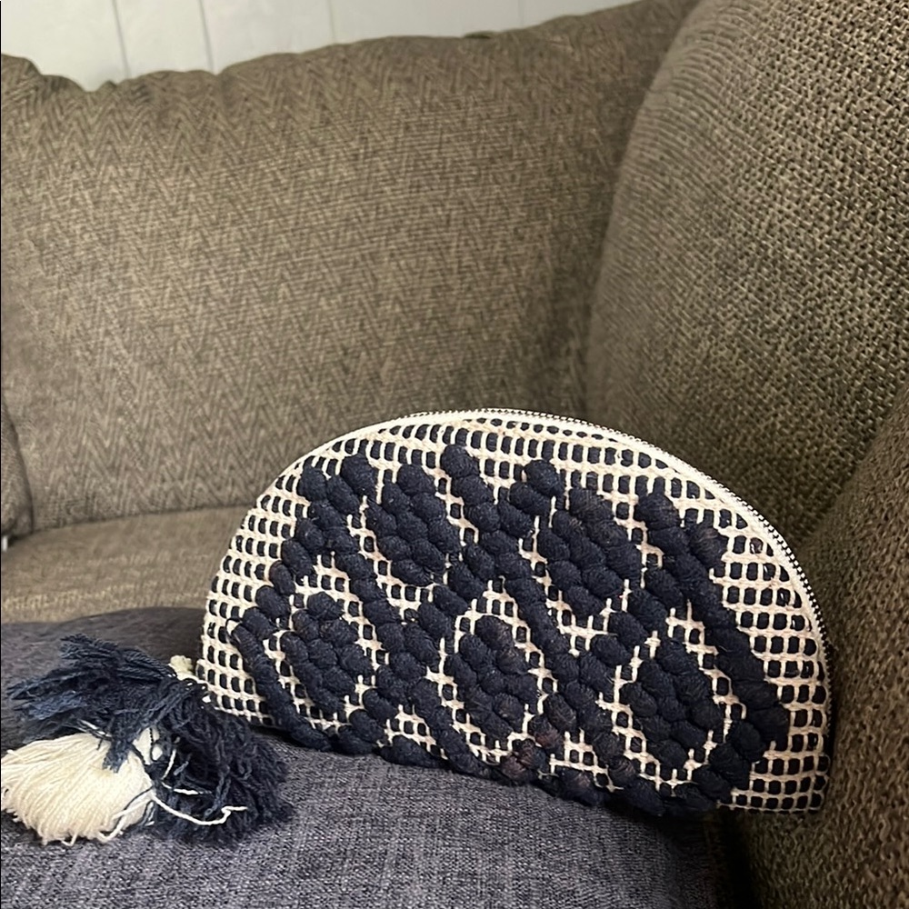 Navy and Cream Textured Vintage Accent Clutch - Picture 1 of 5